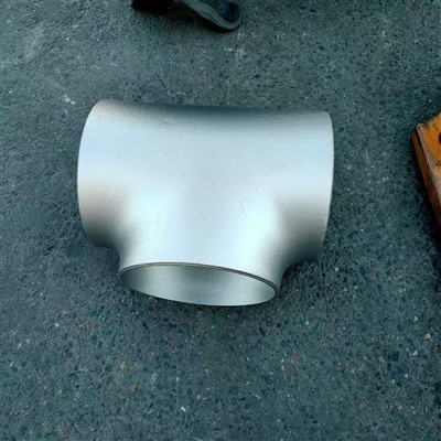 ASME B16.9 Carbon Steel 18-Inch Tee